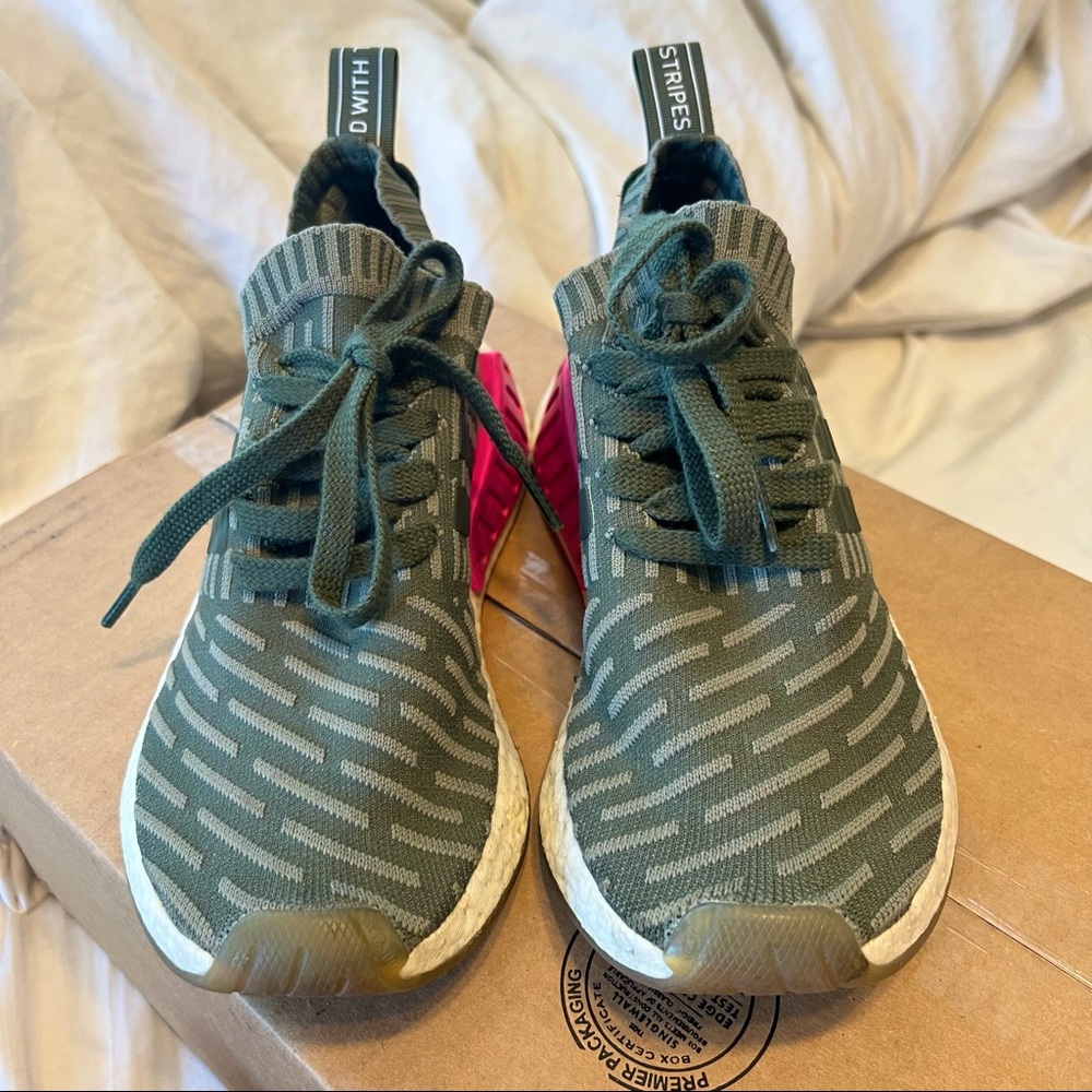 Exclusive Edition Adidas NMD R2 Primeknit Green Pink
